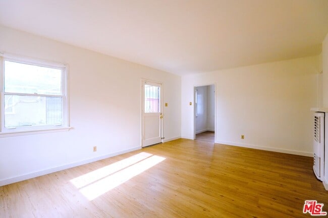 Photo - 1944 Cloverfield Blvd Unit B