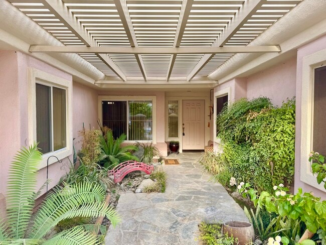 Photo - 38517 Fallbrook Ave