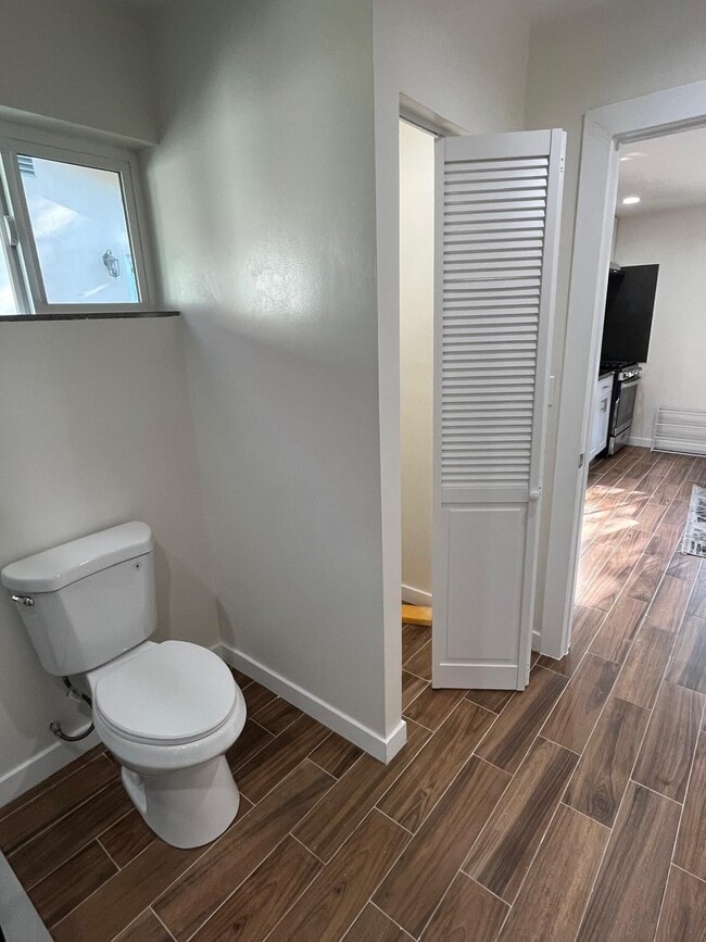 Photo - 5955 Vanalden Ave