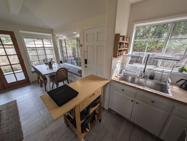 Photo - Quaint 2 Bedroom 1.5 Bathroom Townhome Style Unit In Santa Barbara Unit ADU