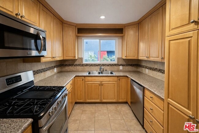 Photo - 447 S Palm Dr Unit 5