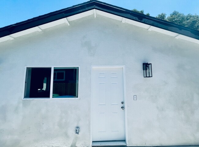 Front - 3542 W 132nd St Unit 35421/2