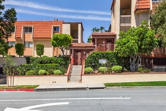 Building Photo - 2001 E 21st St