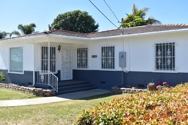 Building Photo - Charming 3 Bedroom Duplex with Original Character – Chula Vista Rental