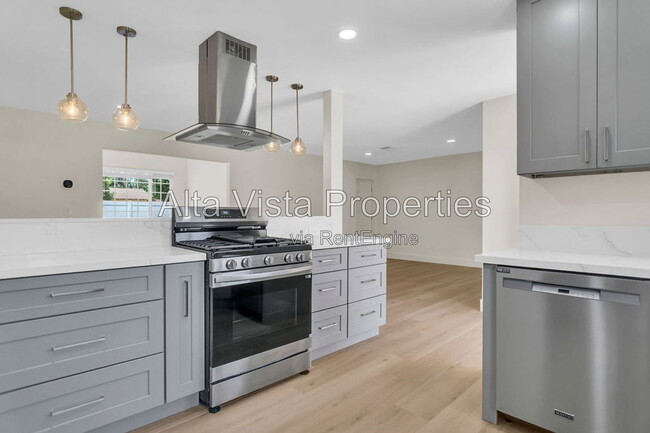 Photo - 13438 Buxton Ave