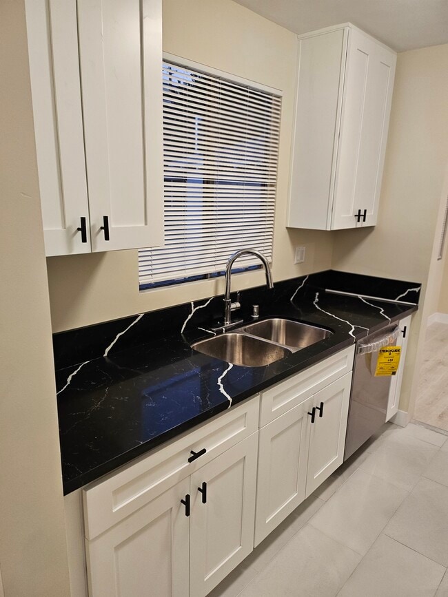 Photo - 2017 W Victory Blvd