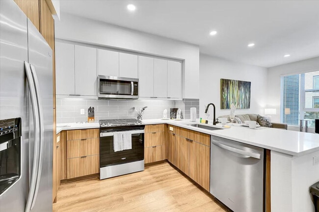 Photo - 593 Camino De La Reina Unit ID1343835P