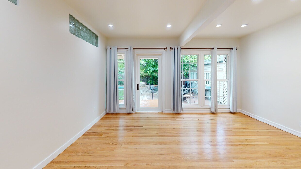 3D Tour - 19022 Sylvan St
