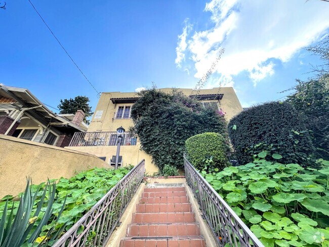 Building Photo - Echo Park Lake Old-School cool with modern... Unit 840 Rental