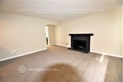 Photo - 835 E Claude St