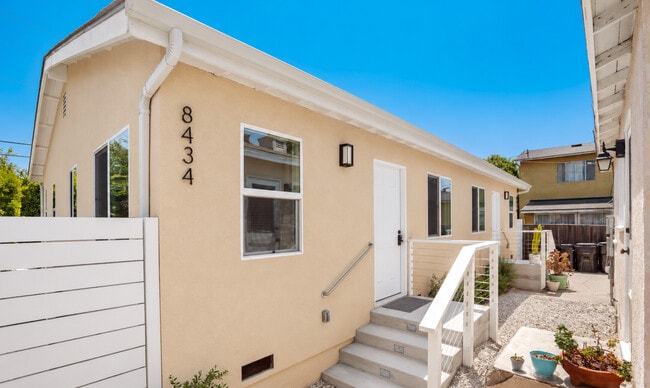 Building Photo - 8434 Wiley Post Ave Unit 8434