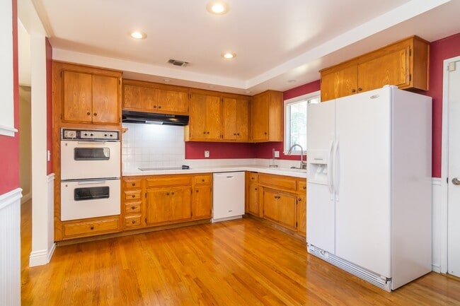 Photo - Lovely Single Story Home in Newbury Park with a Pool!