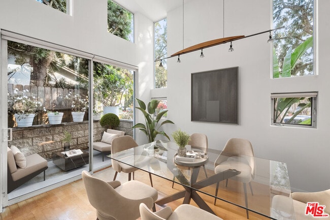 Building Photo - 1011 Pacific St Unit 1