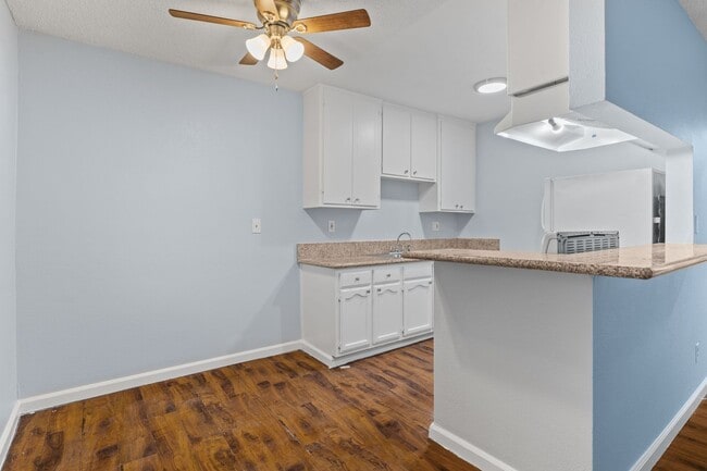 Photo - 927 Daisy Ave Apartment Unit 06