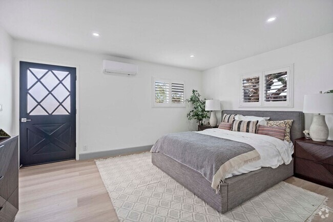 Building Photo - Irvine central location 2bd/1ba with separ... Rental