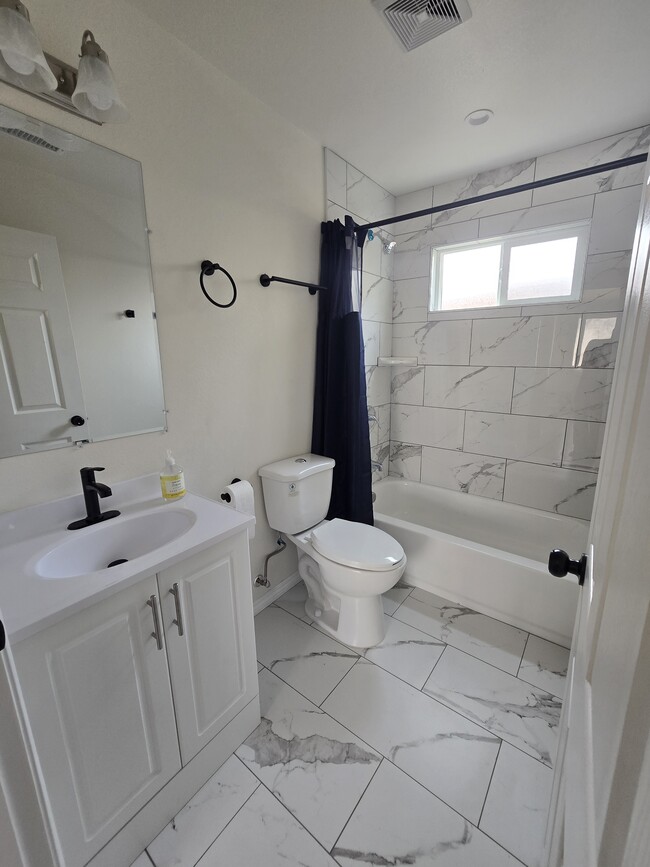 Photo - 1647 E 53rd St