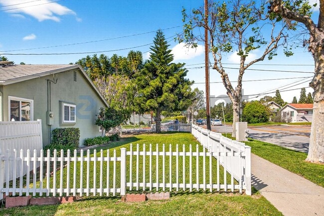 Photo - 11758 Broadway Ave