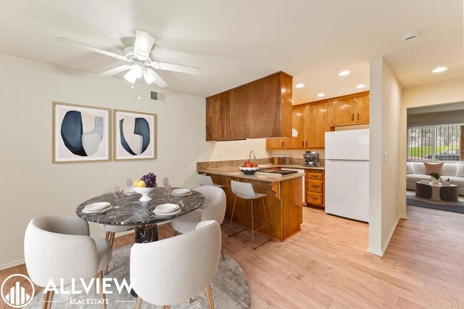 Building Photo - 16731 Bartlett Ln Unit 3