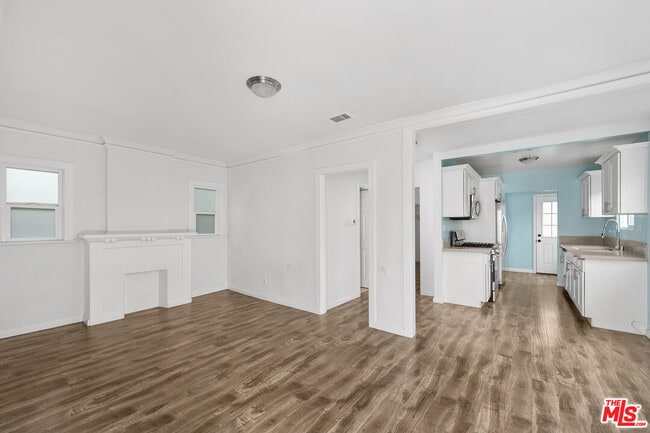 Photo - 2738 Cloverdale Ave