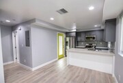 Photo - 1120 1/2 N Heliotrope Dr