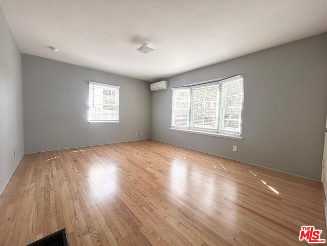 Photo - 940 Milwood Ave