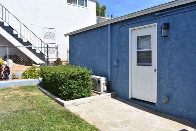 Building Photo - 4006-4008 DELTA STREET Unit 4008