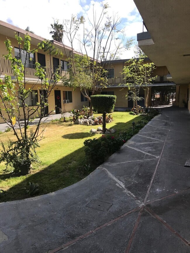 Photo - Spacious 1-Bedroom Apartment in Van Nuys –... Unit 205