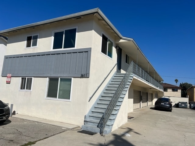 Building Photo - 2611 Mathews Ave Unit 5