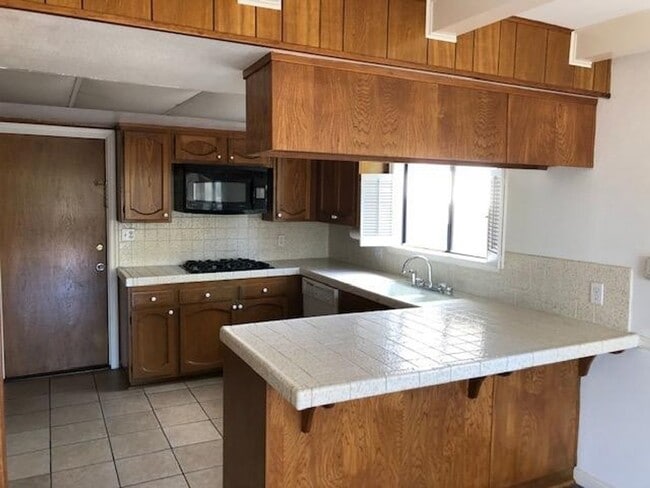 Photo - Oak View- Spacious Three Bedroom + Office Space