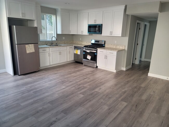 Photo - 5542 Tampa Ave Apartments Unit 5544