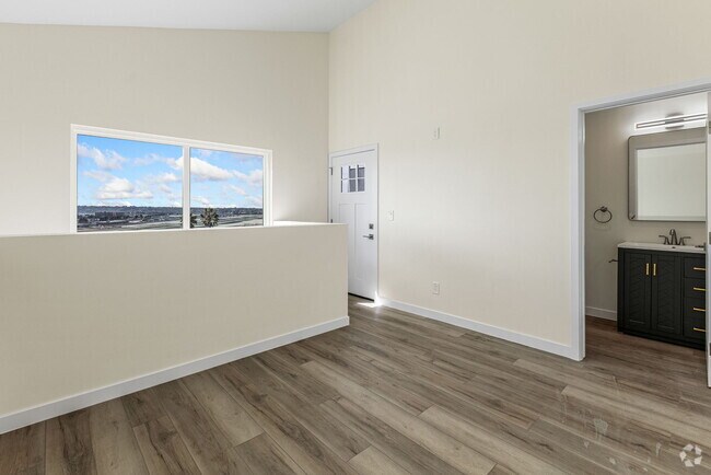 Building Photo - 2717 Columbia St Rental