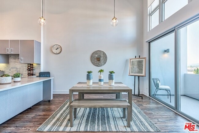 Photo - 1168 S Barrington Ave Unit 603