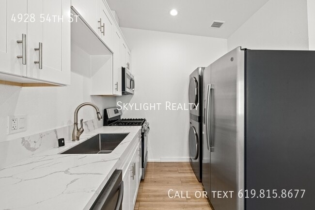 Photo - 4928 54th St