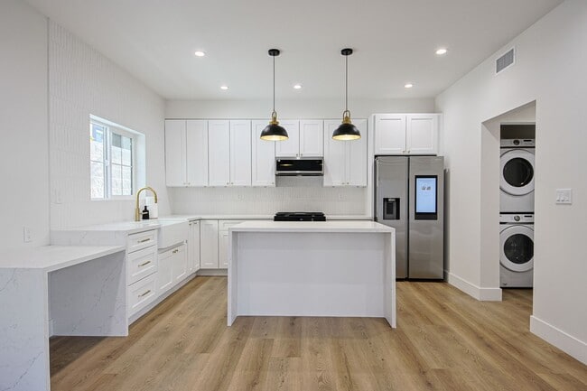 Photo - Chic Fully Renovated Luxury Home in the Burbank Hills! Unit 721