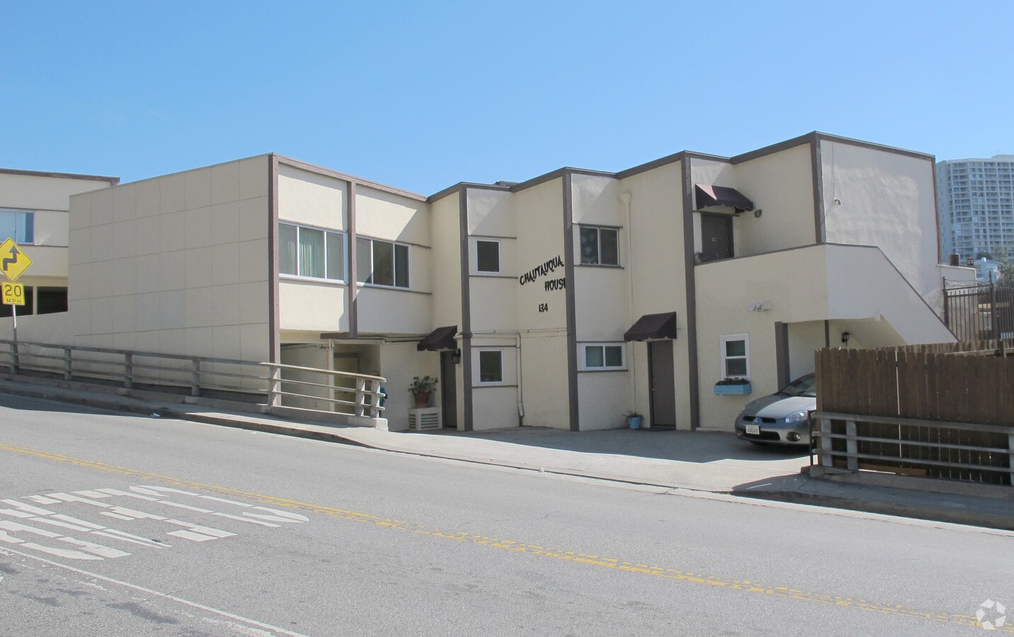 Primary Photo - 134 Chautauqua Blvd Apartments