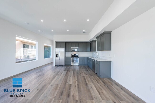 Photo - 5239-5241 Huntington Dr -