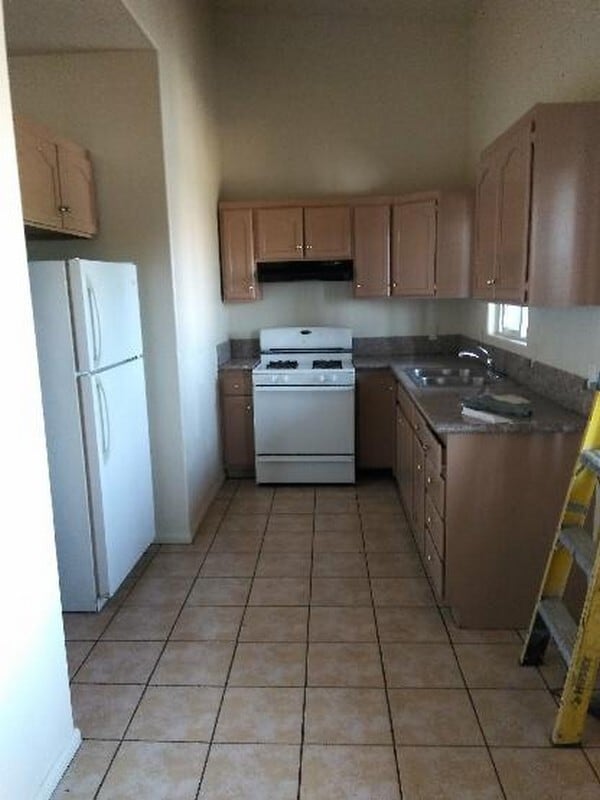Building Photo - 5869 S Figueroa St Rental