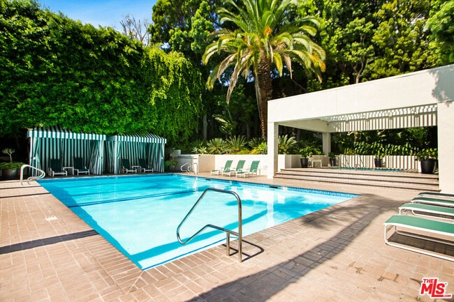 Building Photo - 1131 Alta Loma Rd Unit 408