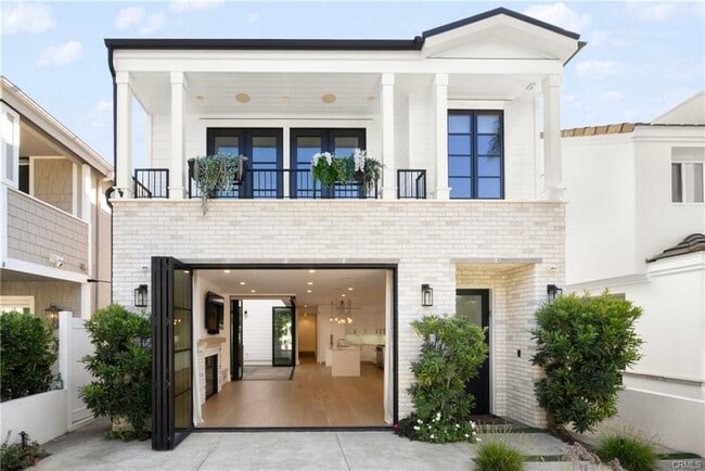 Building Photo - 616 Acacia Ave