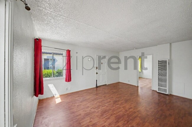 Photo - 7027 Holmes Ave