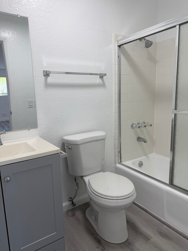 Photo - 13909 Hawthorne Way Unit 1