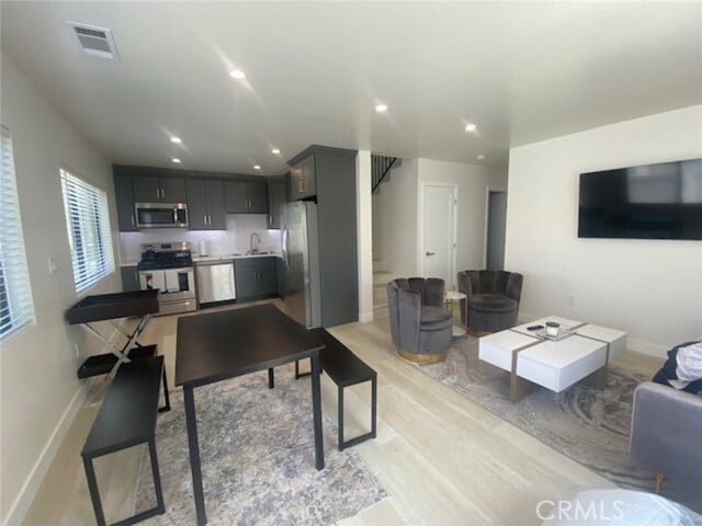 Photo - 6059 Riverton Ave