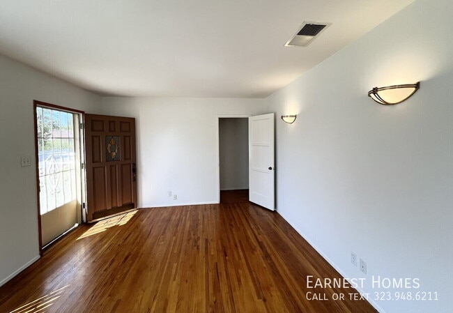 Photo - 14013 Addison St