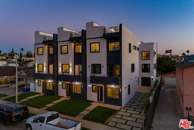 Building Photo - 4826 Pickford St