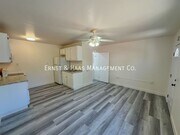 Photo - 1039 E Ridgewood St House