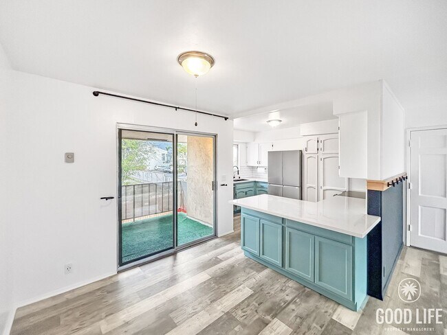 Building Photo - Beautiful 2BD/2BA Condo in La Mesa! Unit 224