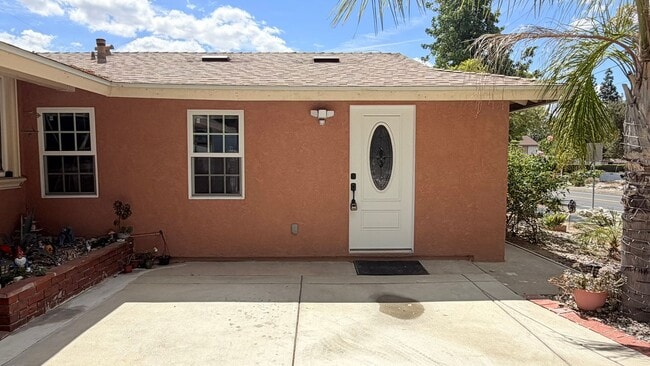 Building Photo - COZY 2BEDROOM IN THE HEART OF CLAREMONT