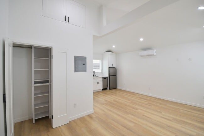 Photo - 10919 Camarillo St Unit 10917
