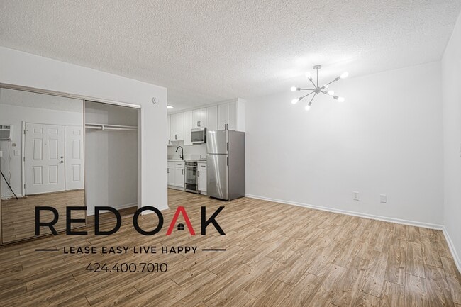 Building Photo - 1800 W Glencrest Ave