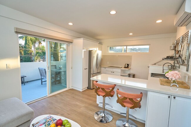 Building Photo - FURNISHED Modern One Bedroom+Loft Coronado! In Unit Vacation Apartment